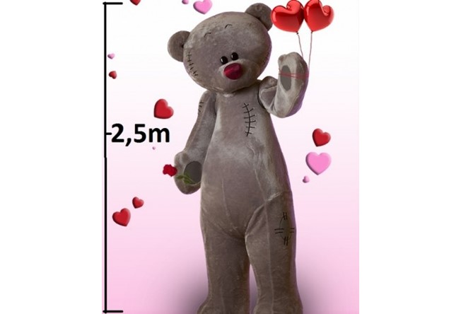 Kinder entertainment: grote knuffelbeer Valentijns