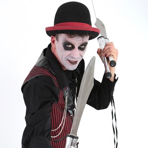 Halloween entertainment: jongleur