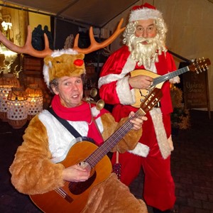 Kerst entertainment: Rudolf en kerstman muzikant