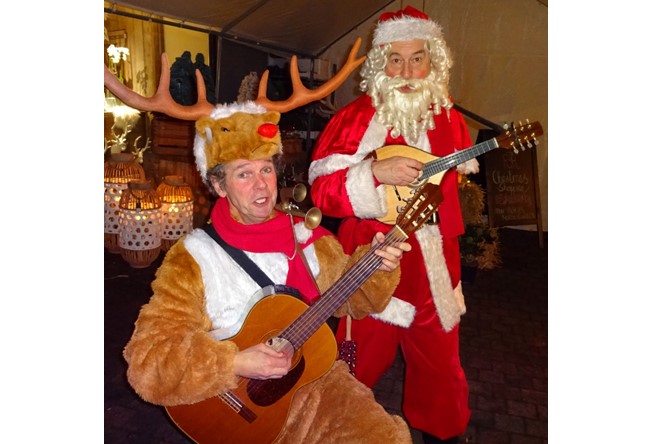 Kerst entertainment: Rudolf en kerstman muzikant