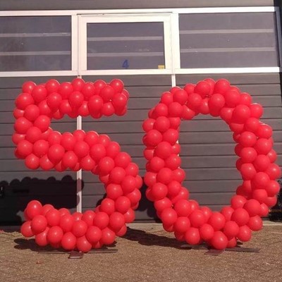 Ballon decoratie: cijfer 50 rood ballonnen