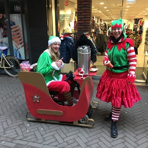 kerst entertainment: uitdelen chocomelk