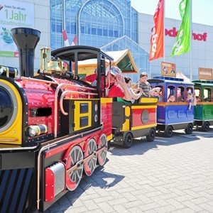 Attractieverhuur: trein huren winkelcentrum