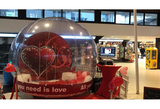 Liefdes globe voor Valentijnsdag