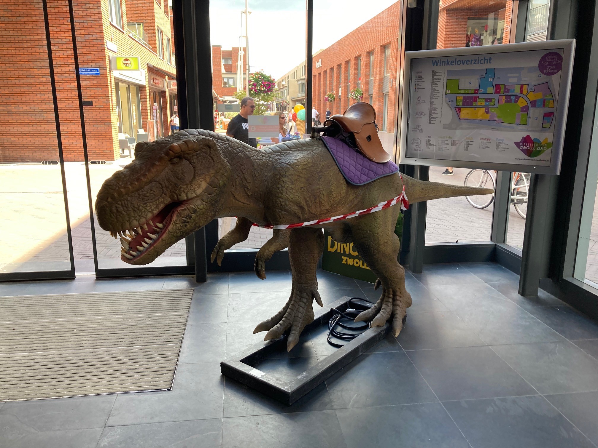 Dinosauriers in het winkelcentrum