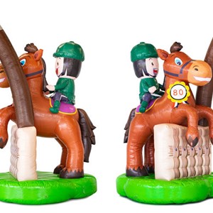 Sarah op paard/ verwacht in 2023