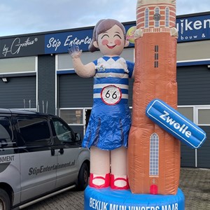 Sarah opblaas Zwollenaar met Peperbus